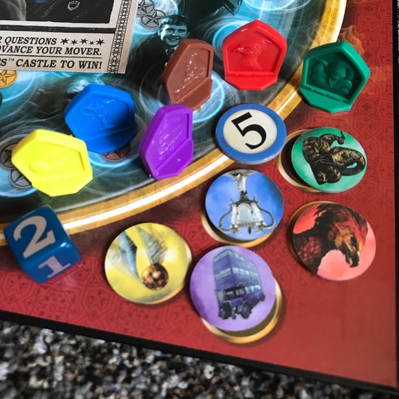 Harry Potter Pictopia Board Game - Picture 4 of 4